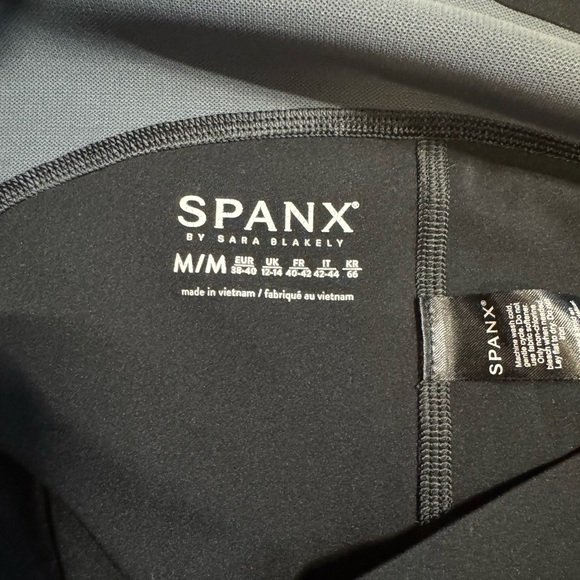 Spanx Every Wear Knockout Leggings M - Picture 6 of 8